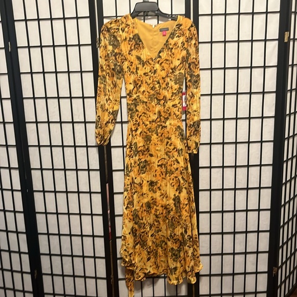 Vince Camuto Floral Metallic Long Sleeve Handkerchief Dress in Narcissus S - Picture 2 of 5